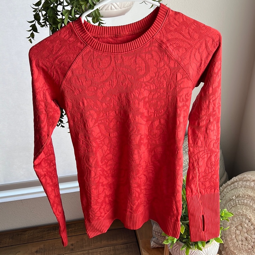 Lululemon woman’s longsleeve top